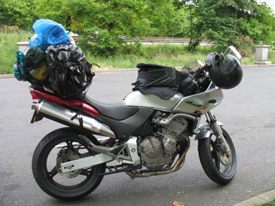 Start - Vollgepackte Hornet 600