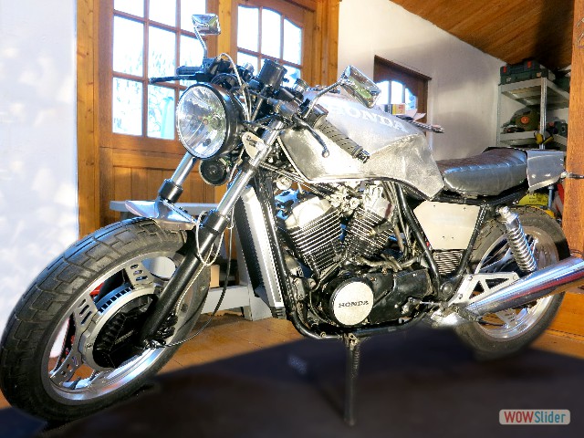 Steeltwin_024_front_gallery