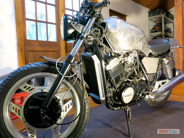 Steeltwin_029_front_left