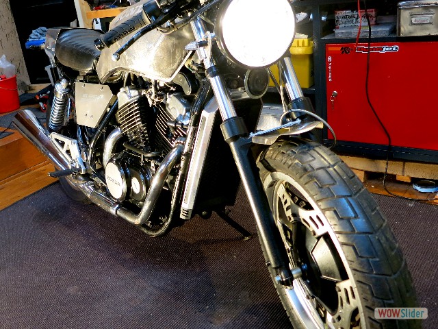 Steeltwin_035_front_right_headlight