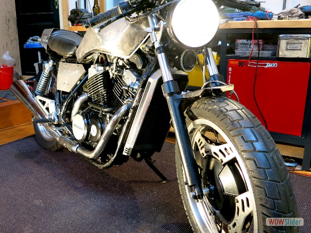 Steeltwin_036_front_right_headlight