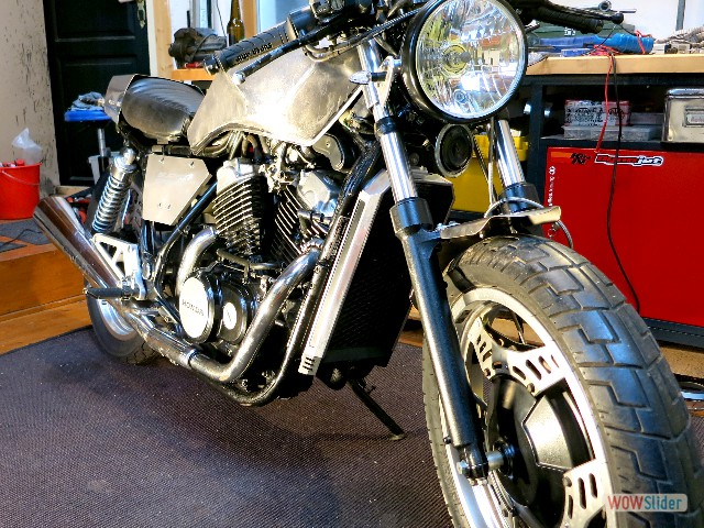 Steeltwin_037_front_right_headlight