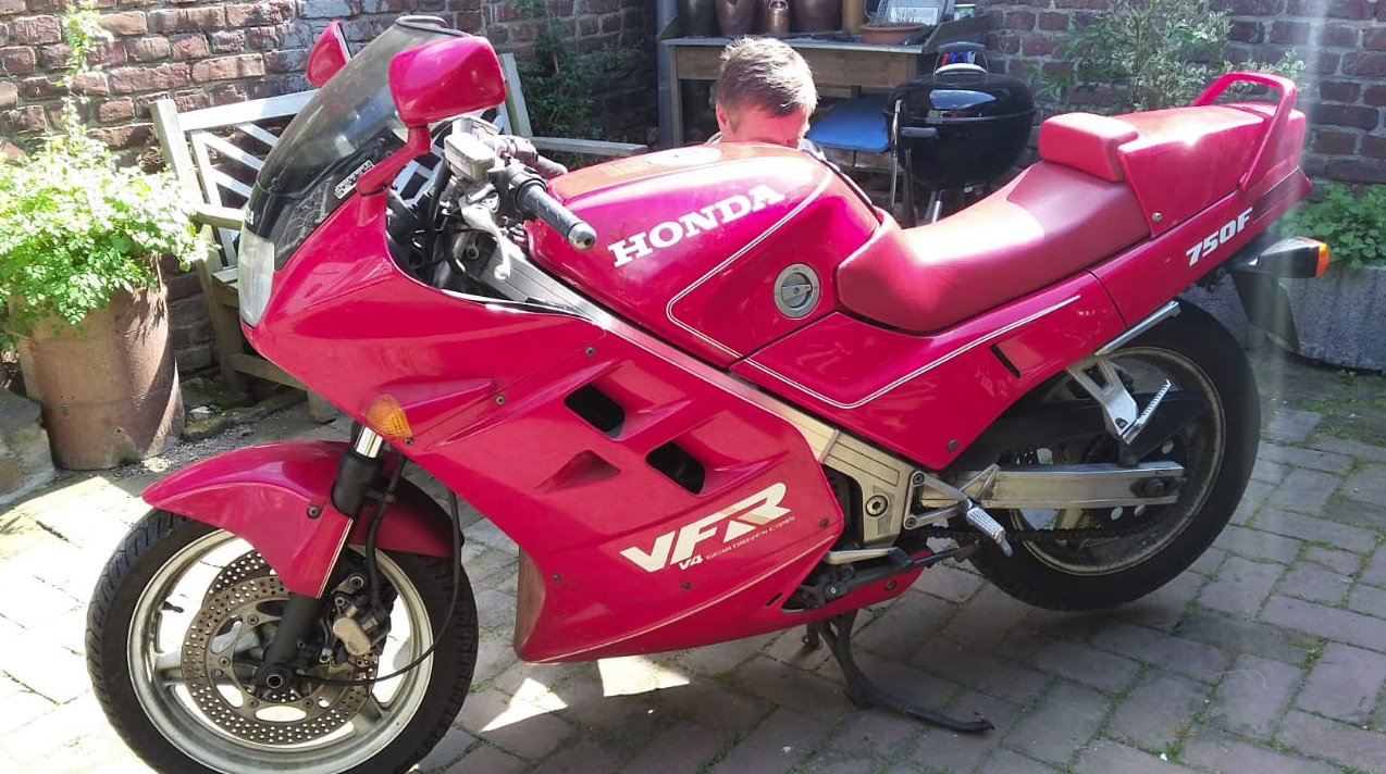 VFR 750 RC24